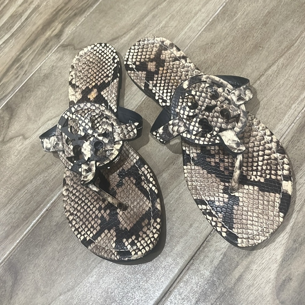 tory burch flip flops